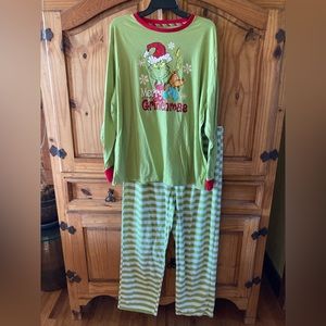 Men’s Grinch green Grinchmas 2 piece long sleeve pajamas set size XL